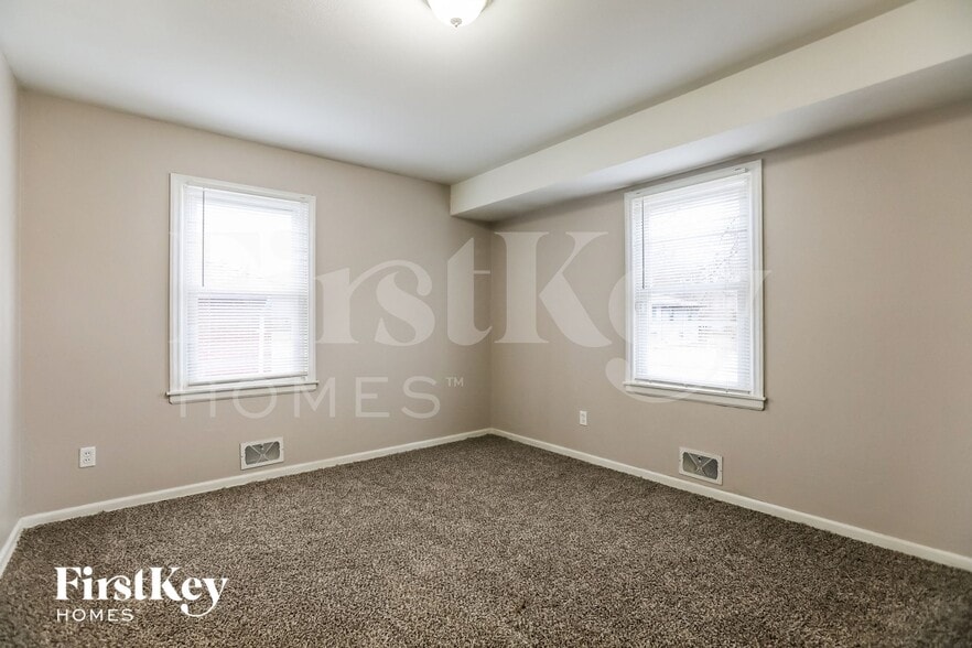 Building Photo - 10508 East 33rd Terrace S