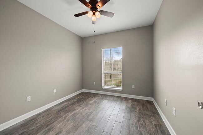 Building Photo - 2201 Hunters Trl Dr