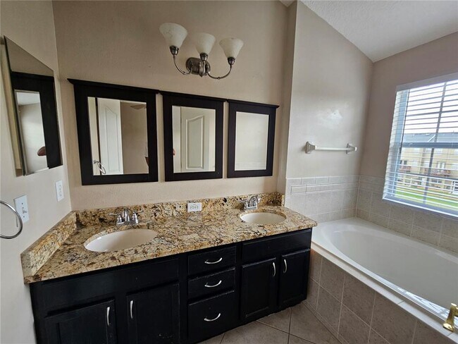 Building Photo - 2927 Pointeview Dr