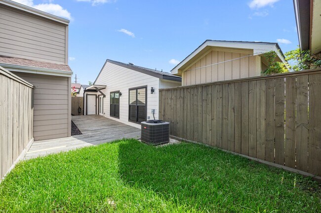 Building Photo - 10257 Bridgeland Ln