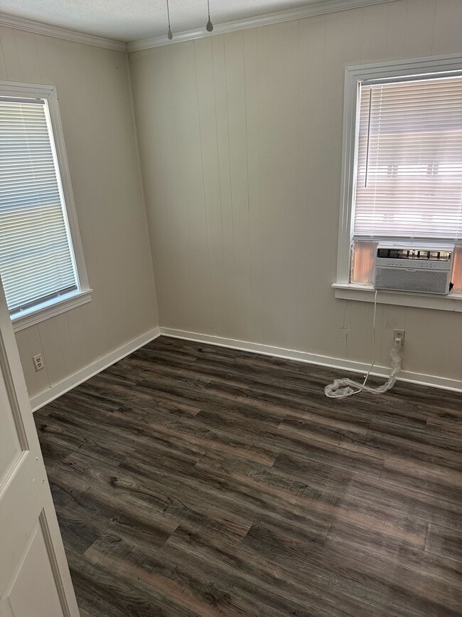 Building Photo - 3645 Lee Dr