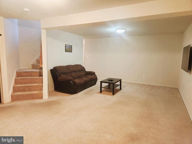Building Photo - 917 Crestfield Dr