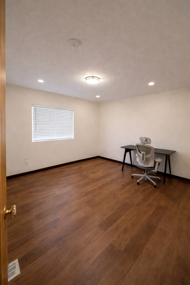 Building Photo - Gemina II-1361 1/2