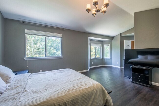 Building Photo - Immaculate 4B/3B in Superior - Available July 5th
