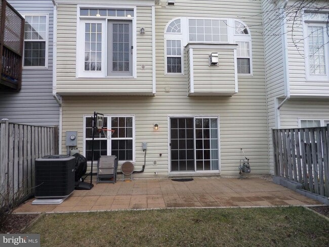 Building Photo - 7007 Courtyard Way