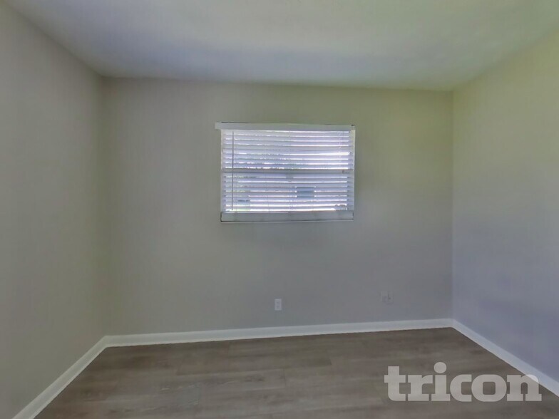 Building Photo - 671 Custer Cir