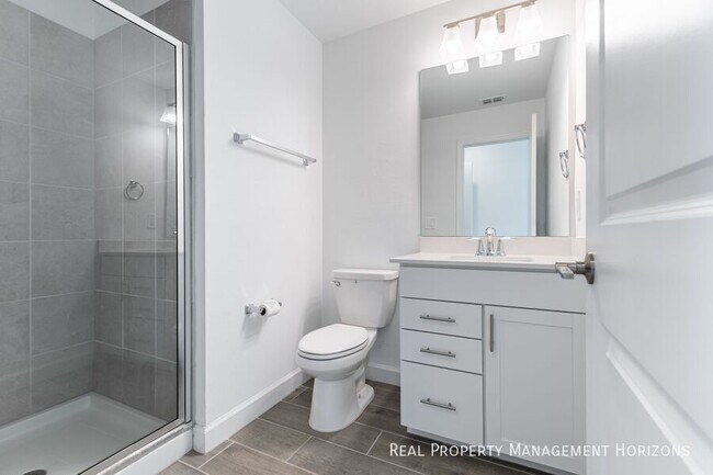 Building Photo - 15436 White Linen Dr