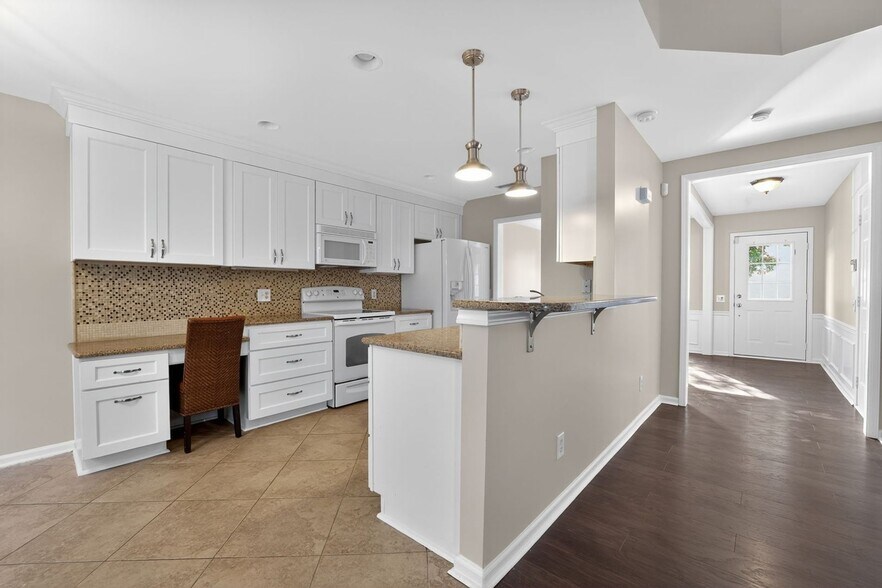 Building Photo - 5229 Bentgrass Run Dr