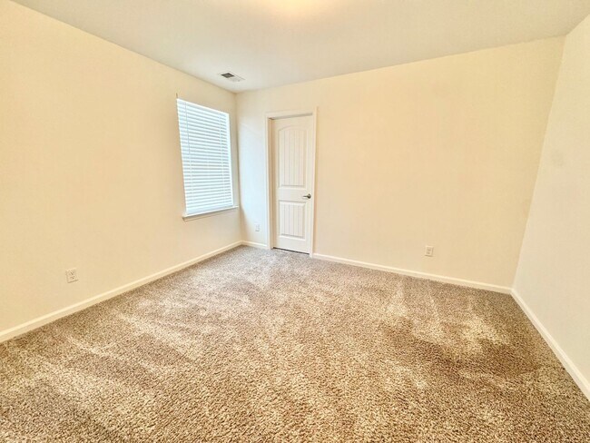 Building Photo - 28 Pomona Cir