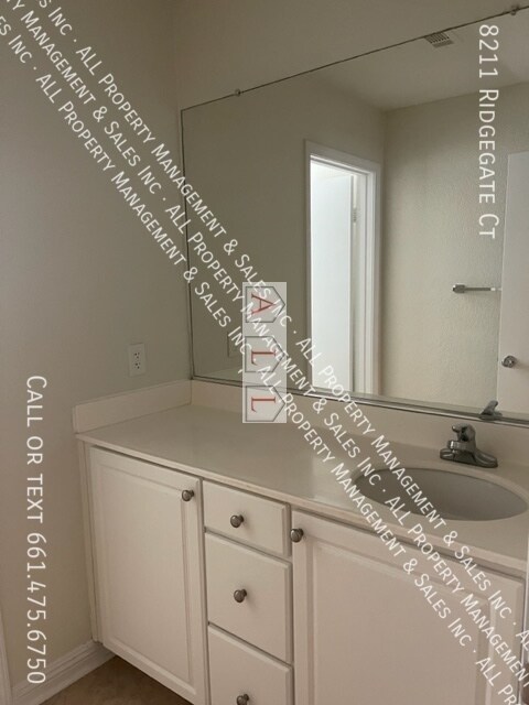 Building Photo - 8211 Ridgegate Ct