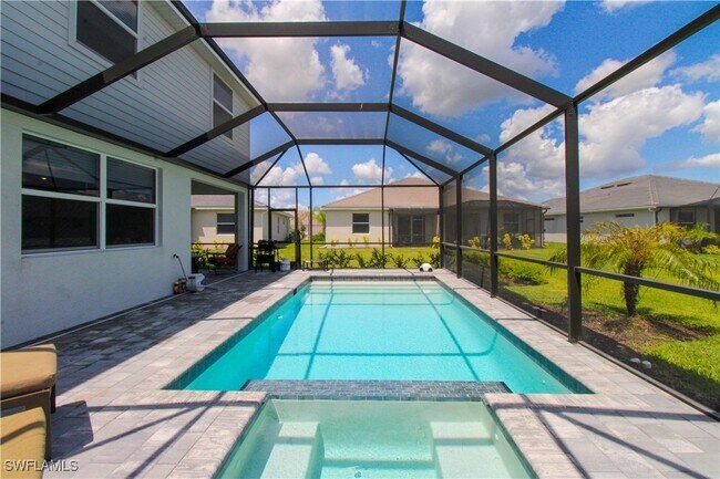 Building Photo - 2213 Avocado Ln