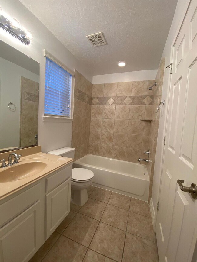 Building Photo - 3710 Sherwood Ln