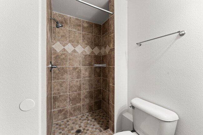 Building Photo - Beautiful 4 Bedroom Broadmoor Glen home - (D12 Schools)