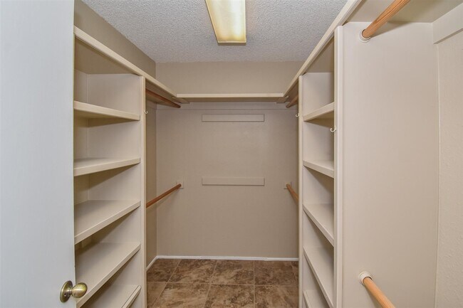 Building Photo - 1413 E Torrey Pines Cir