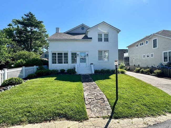 Building Photo - 14386 Calvert St