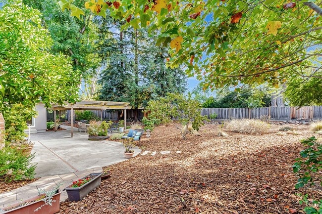 Building Photo - Elegant and Spacious 4Bedroom Sunnyvale Home