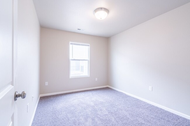Building Photo - 6879 Daniel Defoe Dr