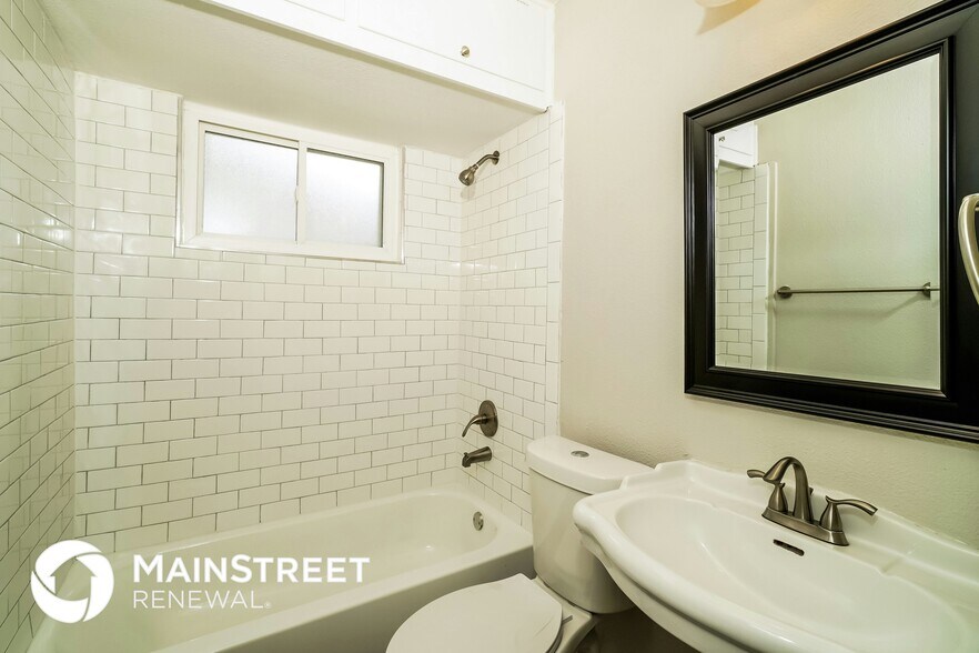 Building Photo - 13406 Chesterton Dr