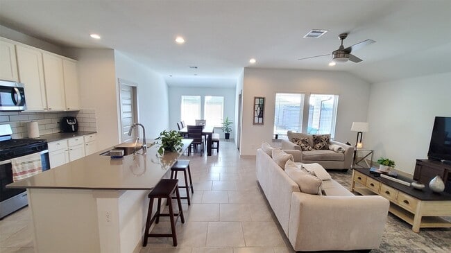 Building Photo - 4011 Itzle Is Ct