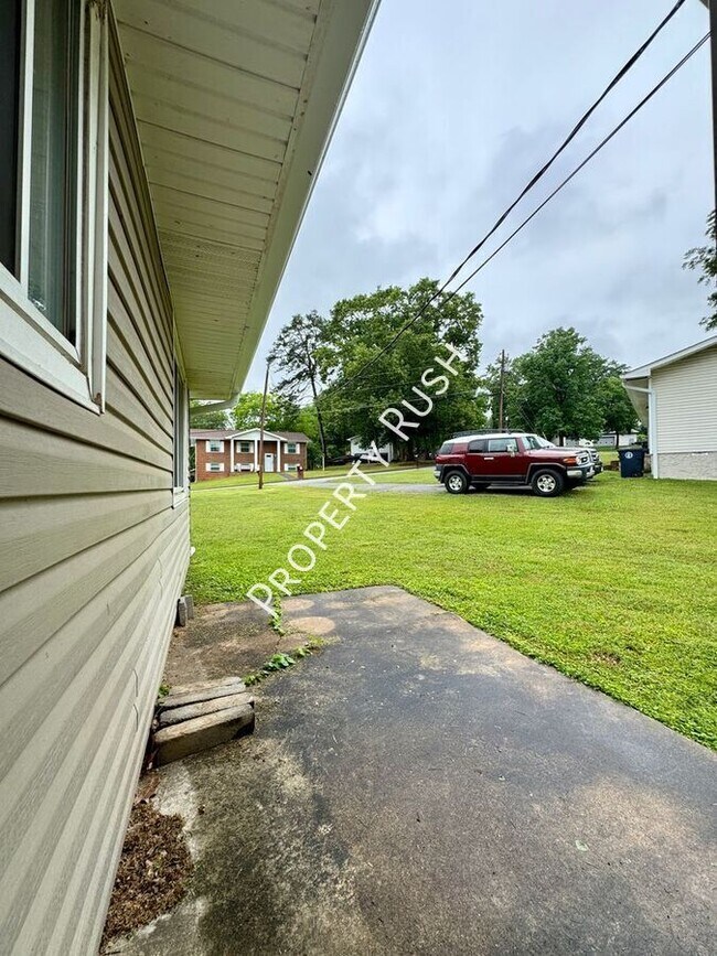Building Photo - 52 Frawley Rd