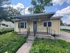 Building Photo - $795- 2 bed 1 bath - Single Family Home