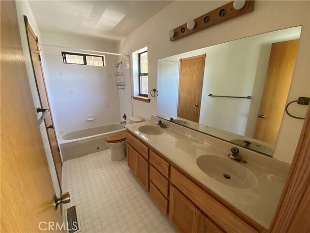 Building Photo - 19232 N Shore Ct