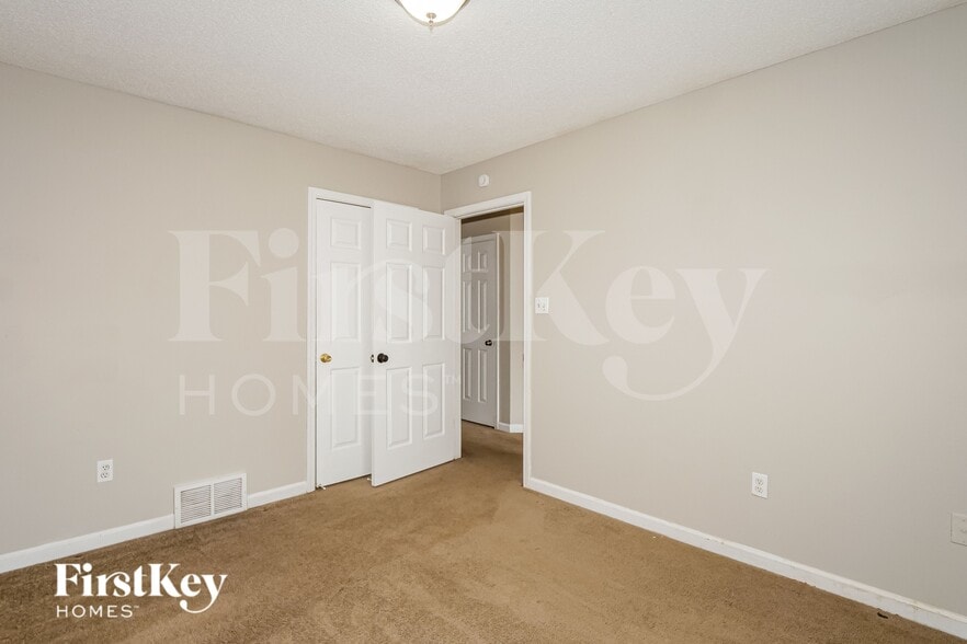Building Photo - 7601 Broken Hickory Dr