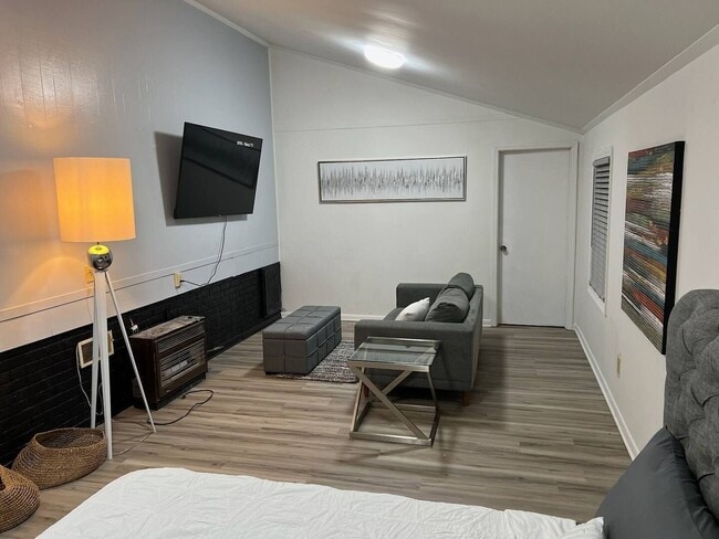 Building Photo - 161 McGill St