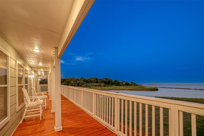 Building Photo - 510 Surf Oaks Dr