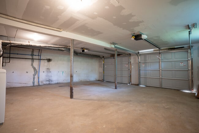 Building Photo - 411 Bromwell Dr
