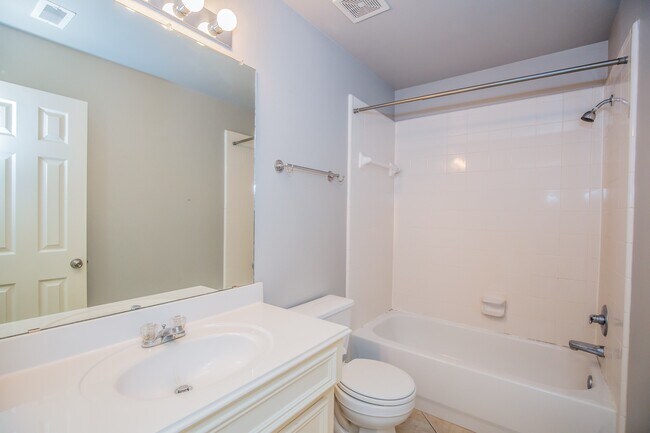 Building Photo - 26945 Kings Crescent Dr