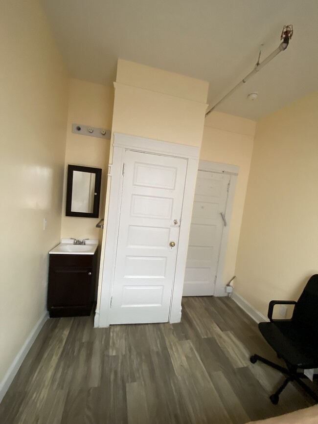 Building Photo - 1449 Powell St