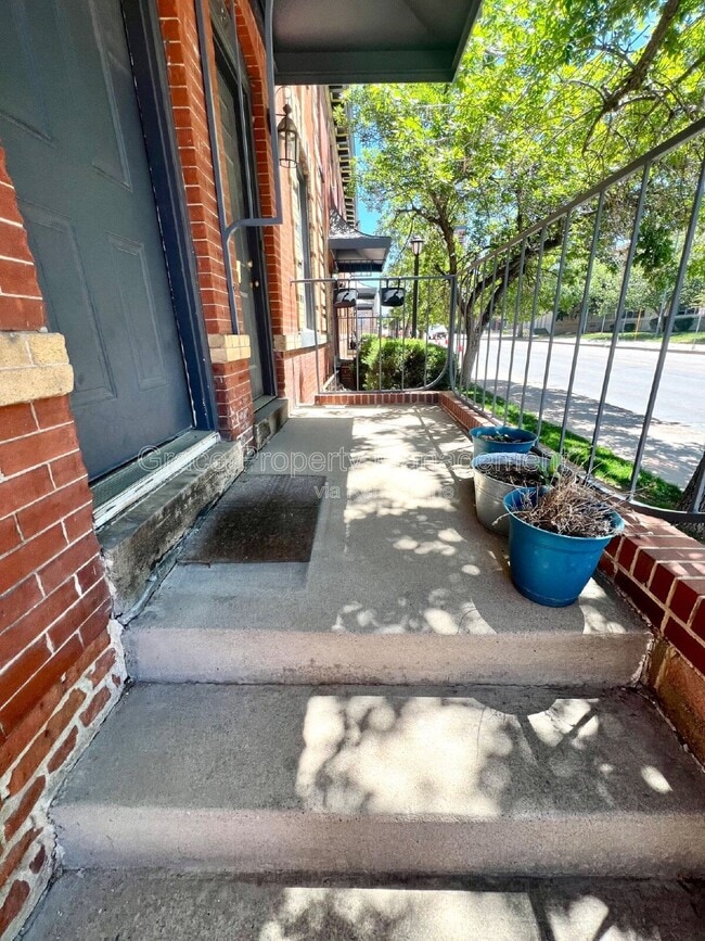 Building Photo - 2306 Glenarm Pl