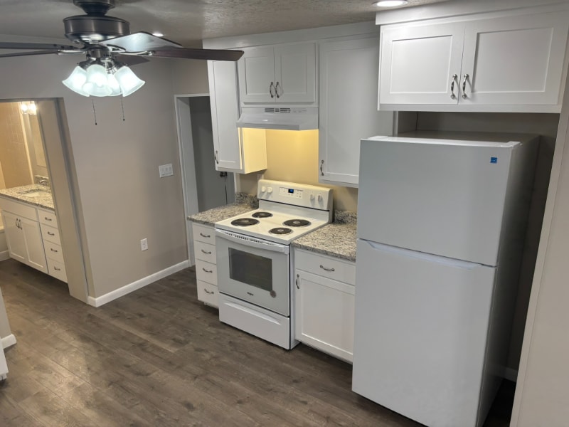 Building Photo - 390 Center St