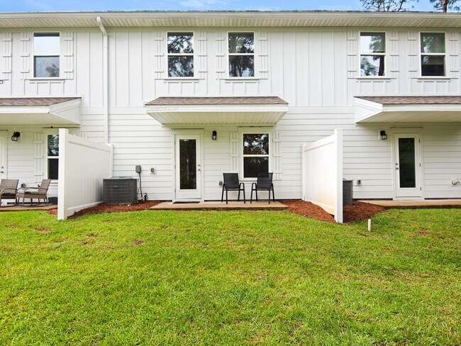 Building Photo - Brand New Furnished Townhome located just ...