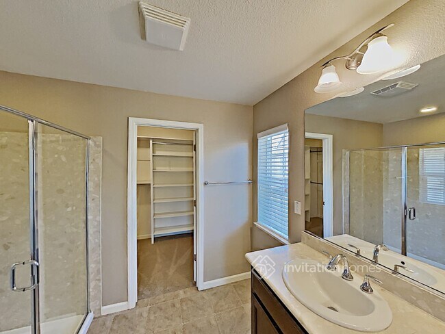 Building Photo - 1234 Landmark Cir