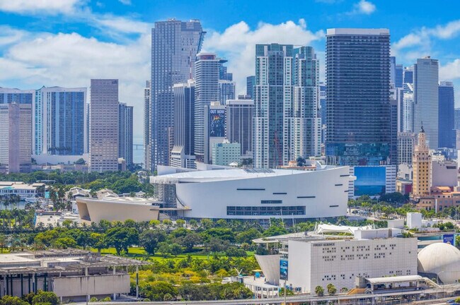 Building Photo - 1717 N Bayshore Dr