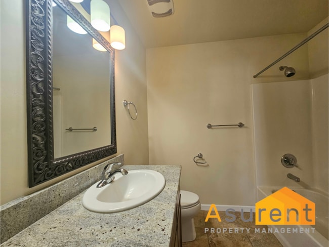 Building Photo - Adorable Jacksonville Duplex Available Now!
