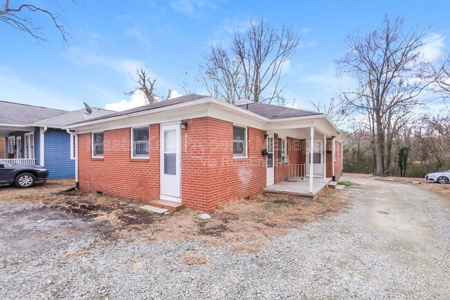 Building Photo - 208 E Geer St