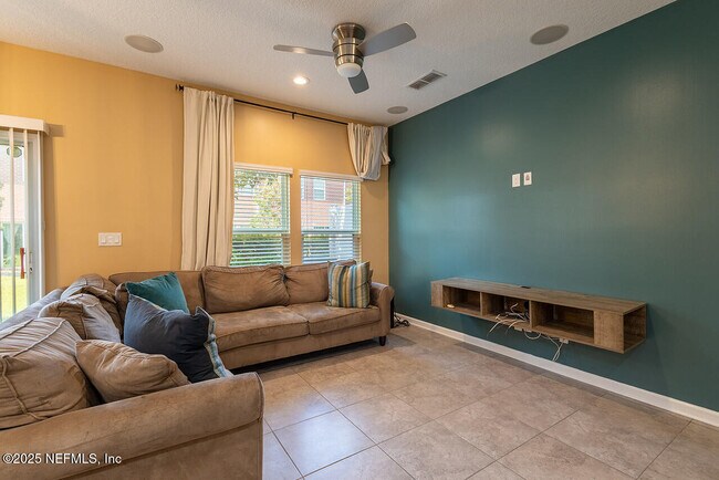 Building Photo - 9439 High Meadow Ln