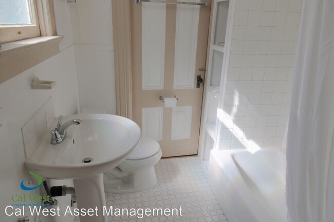 Building Photo - 3 br, 1 bath House - 930 W Taylor St