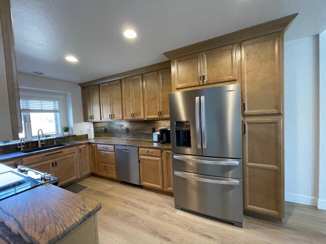 Building Photo - 2048 Marina Ct