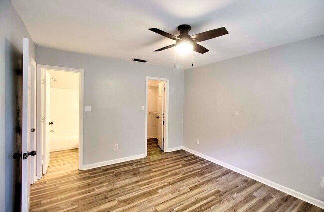 Building Photo - 425 High Point Ln