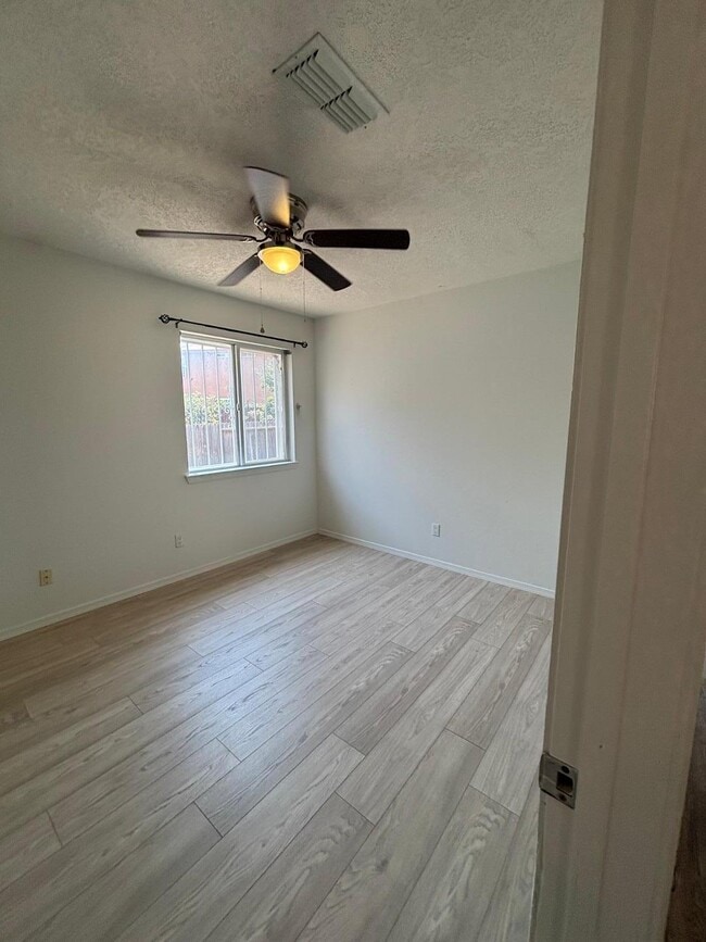 Building Photo - 7822 Desert Springs Ct SW