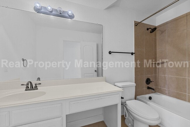 Building Photo - 4106 Horseshoe Ln