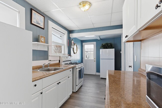 Building Photo - 206 16th Ave