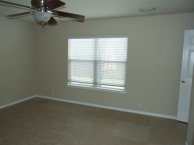 Building Photo - 410 Cypresswood Haven