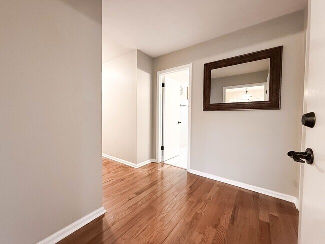 Building Photo - NO APPLICATION FEE FOR 72 HOURS! Spacious Fully-Furnished 5-Bedroom Home | Mid-Term Rental in Gre...