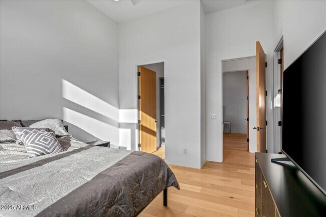 Building Photo - 10249 E Joy Ranch Rd