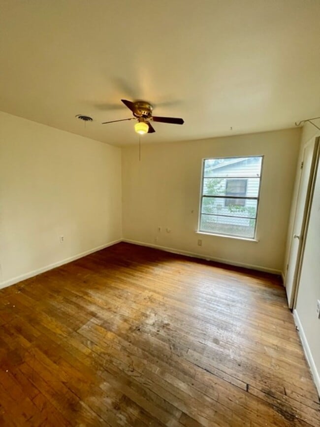 Building Photo - 1512 Bryan Ave